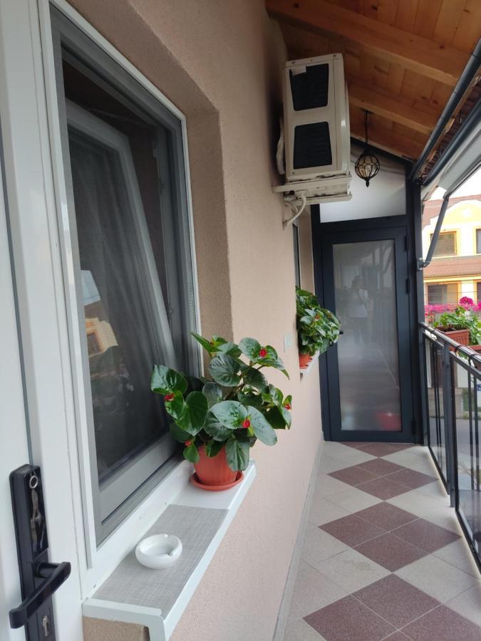 Apartmani Sladjana Novi Sad Exterior photo
